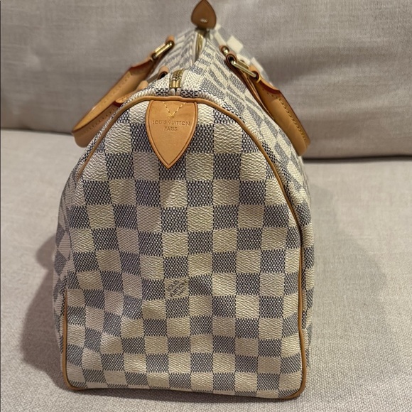 Brown duffel bag with checkered pattern and structured shape - Picture 4 of 8